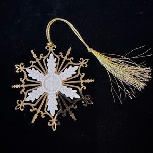 Lenox Glitter and Gold Snowflake Ornament